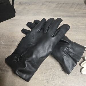 Elegant Black Leather Gloves